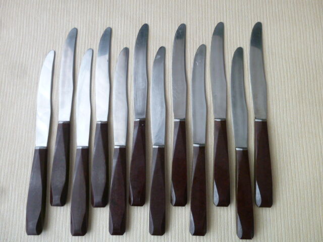 Box of 12 table knives in stainless steel and bakelite EC 144