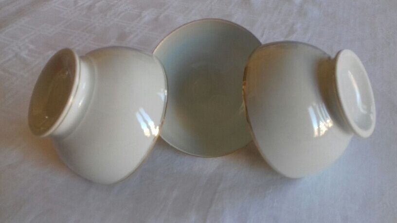 Set of 6 porcelain bowls from the 19th century, off-white.