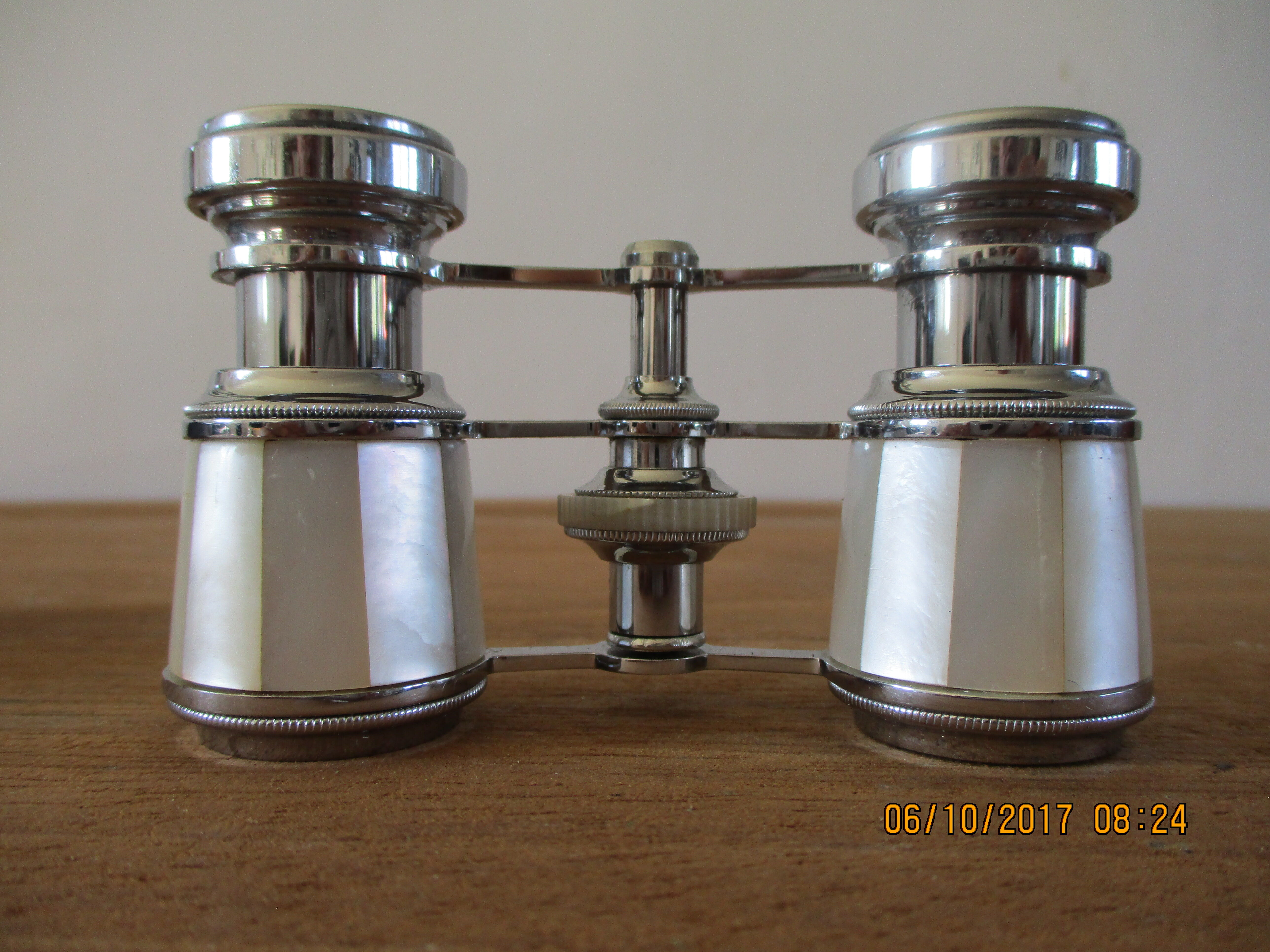 Pair of theater binoculars and its Carpentier Paris case 50s