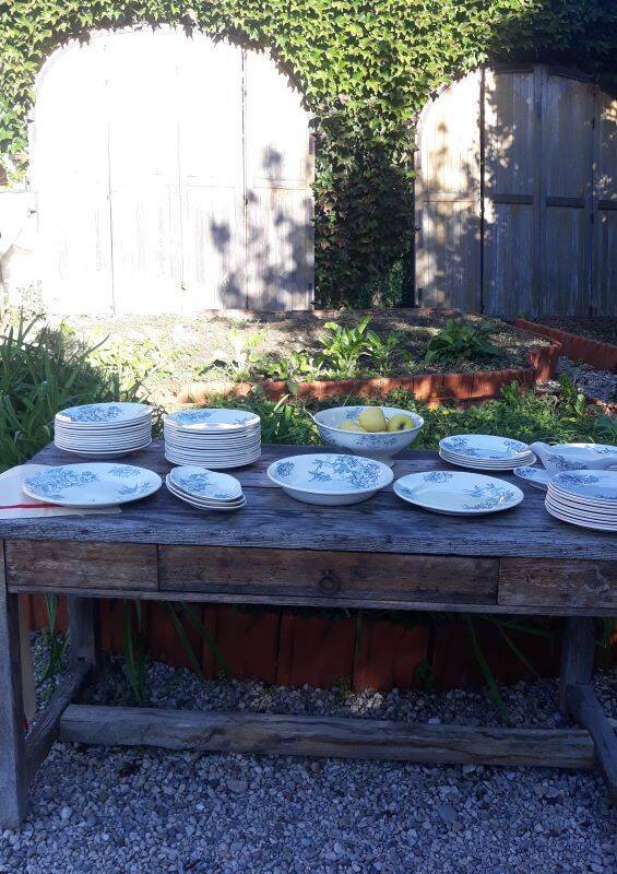 Part of the Floreal service from the Givors Earthenware Factory (Grigny Rhône)