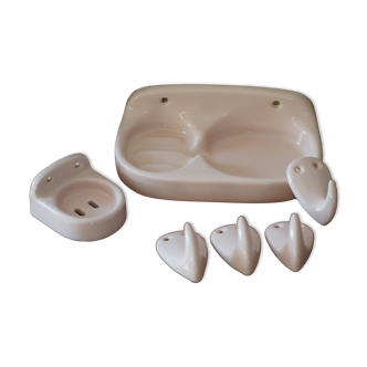 Pateres, porte savon et porte brosses à dents