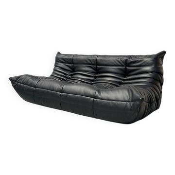 Canapé Togo en cuir de vache noir épais attribué à Michel Ducaroy pour Ligne Roset, années 1970.