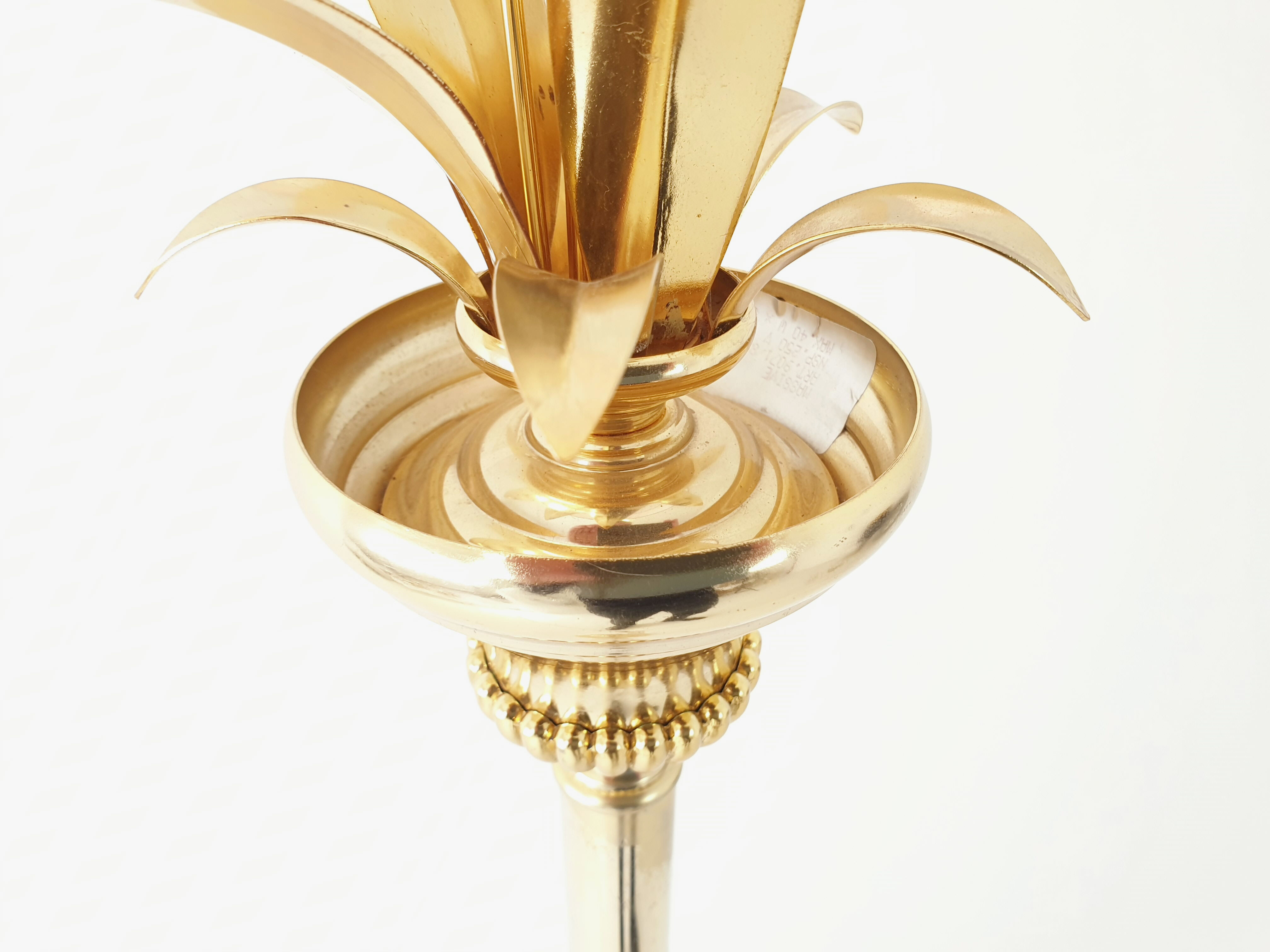 Light golden to plant decoration by Massive 1970