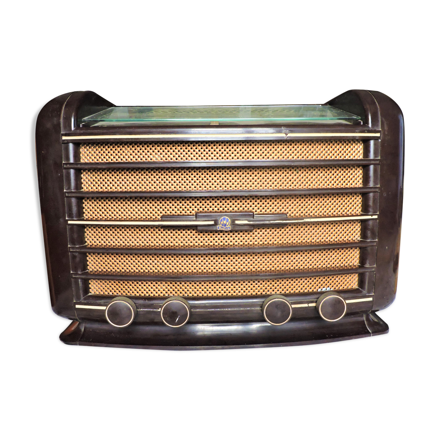 Brown Bakelite radiola radio 1949