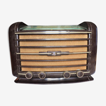 Brown Bakelite radiola radio 1949