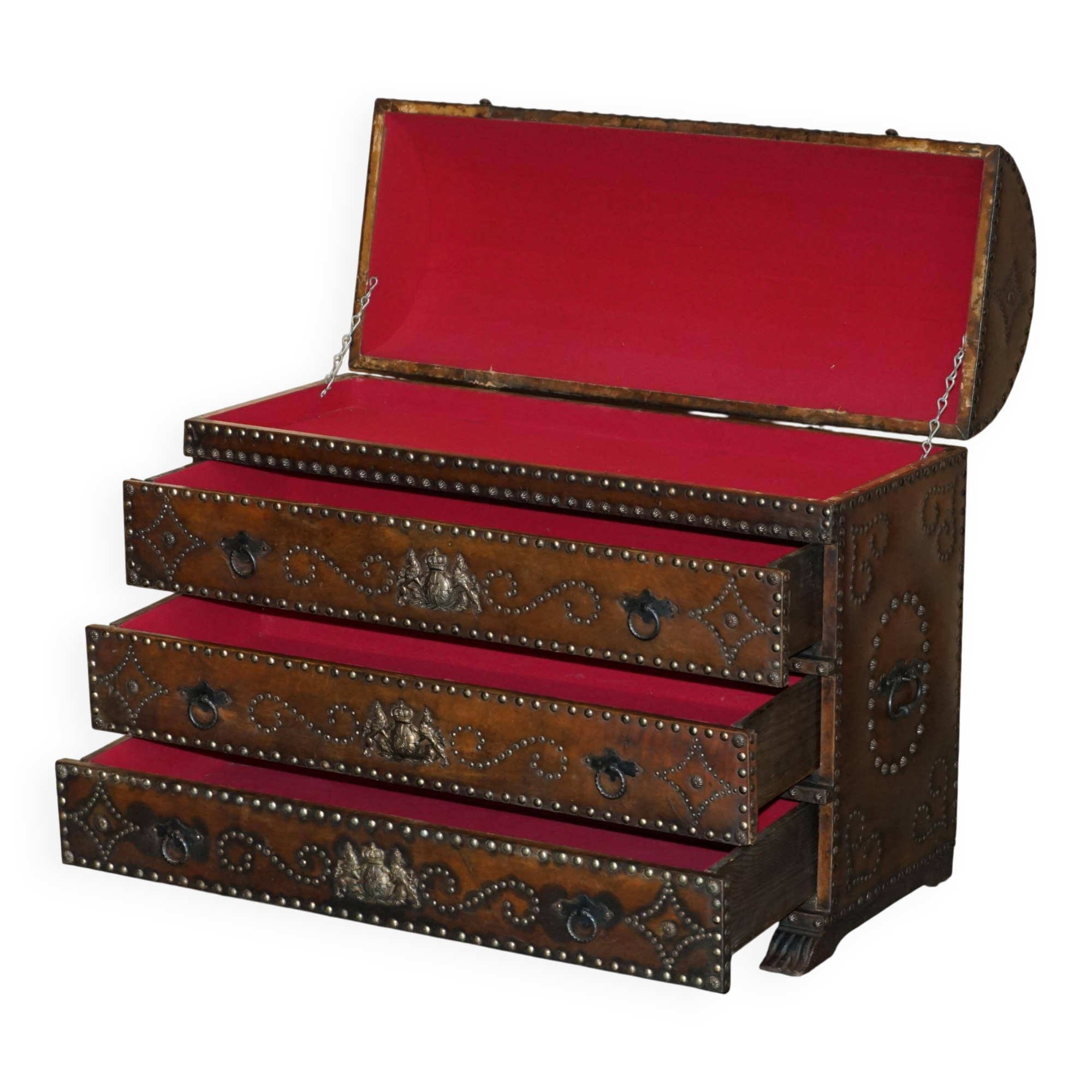Commode Antique Espagnole en Chêne avec Dessus Bombé en Cuir et Armoiries Royales
