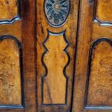 Armoire Bressane époque Louis XV en noyer et loupe d'orme vers 1750-1780