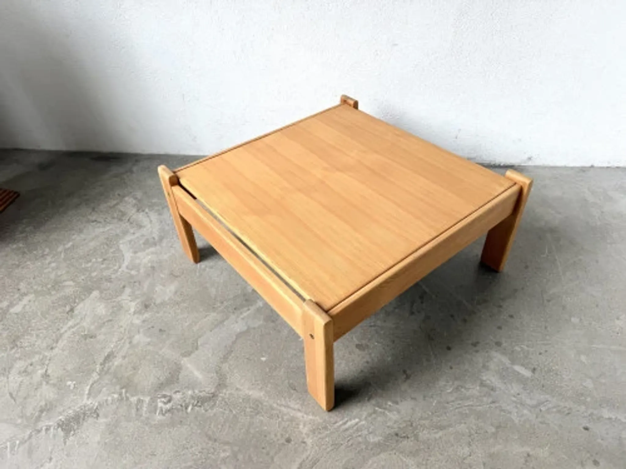 Modernist coffee table in solid pine with a reversible top, 1970s.