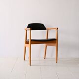 Fauteuil scandinave recouvert de similicuir