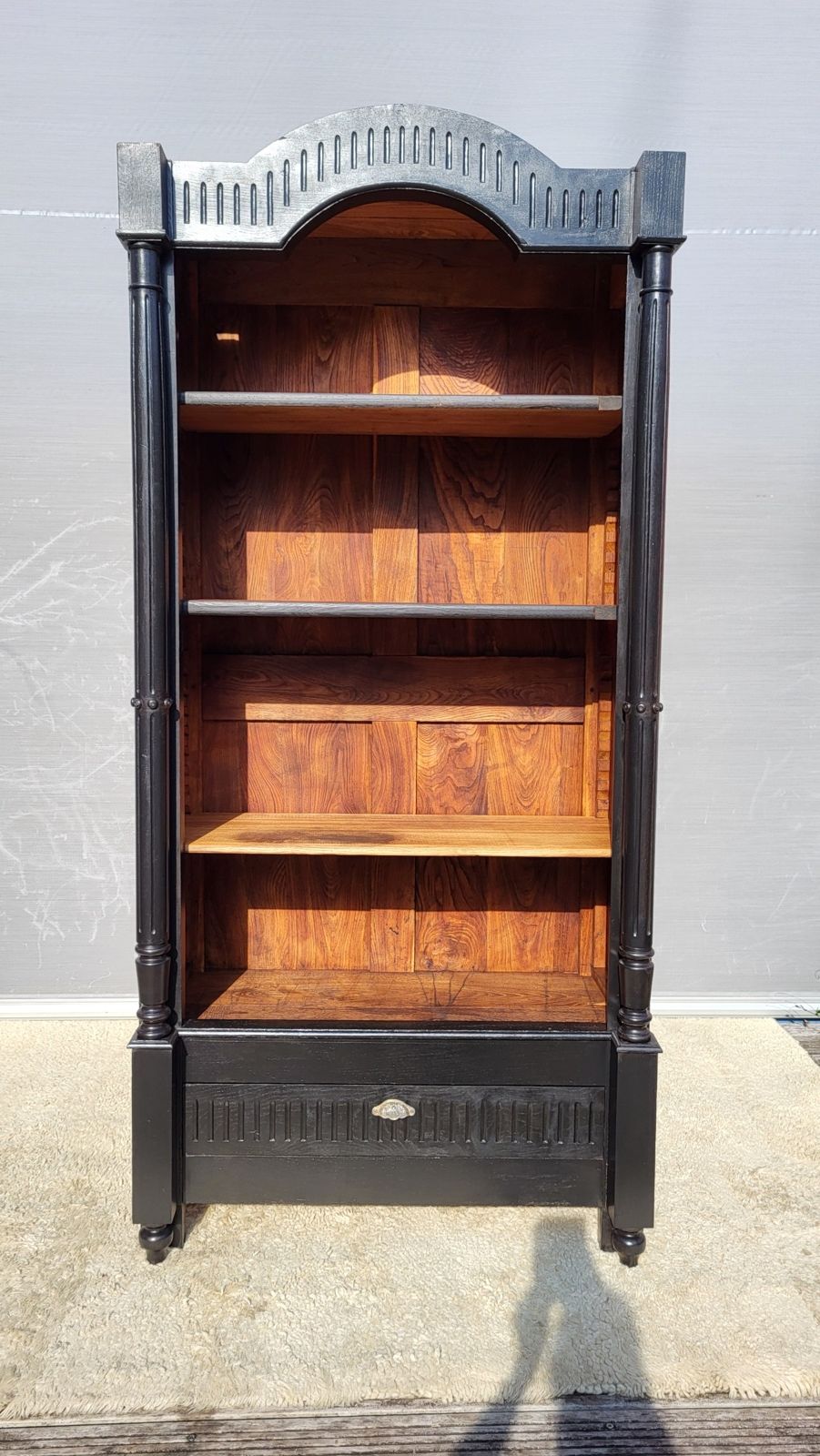 Monumental library with black two-tone oak.