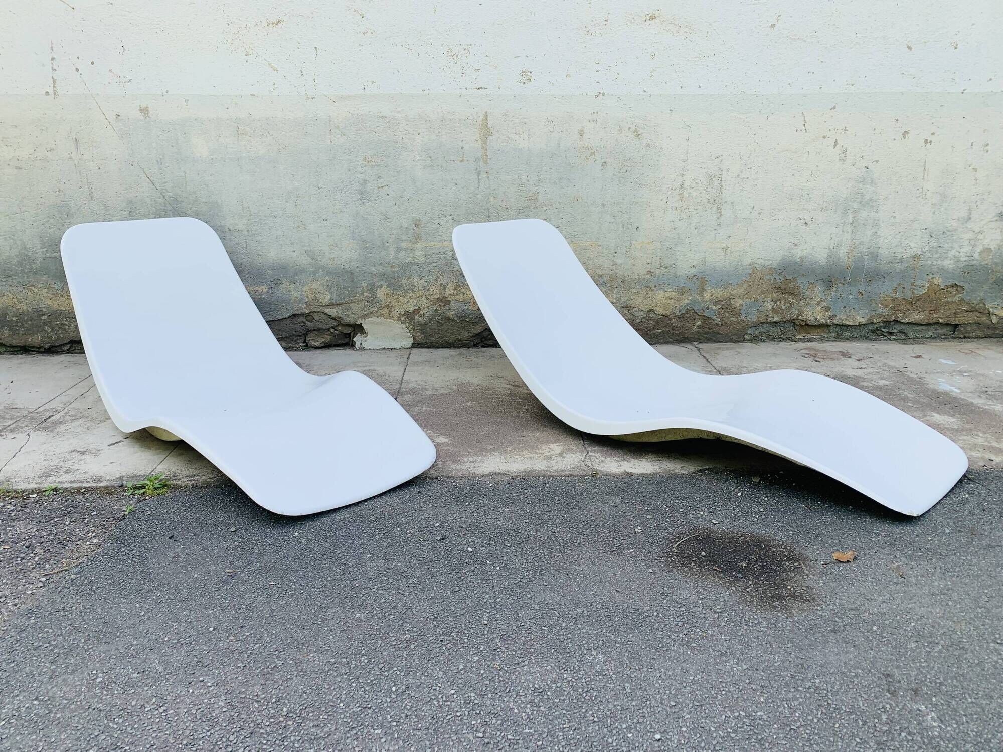Pair of Eurolax R1 sunbeds by Charles Zublena