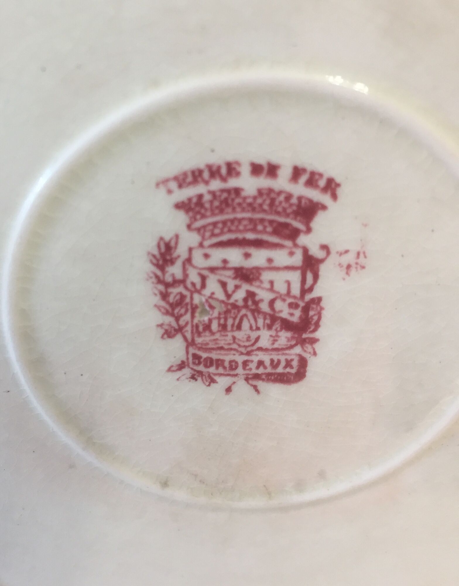 Plate flat iron earth J.Vieillard et cie de Bordeaux roses