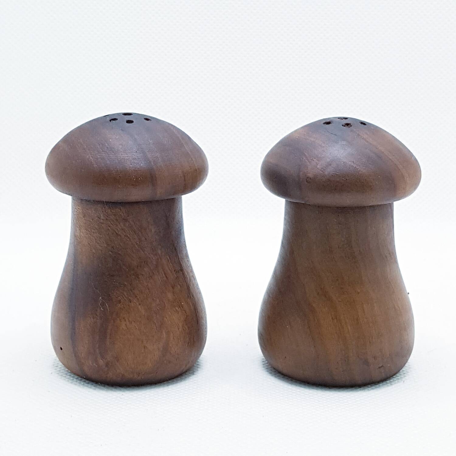 Salières et poivrières en bois