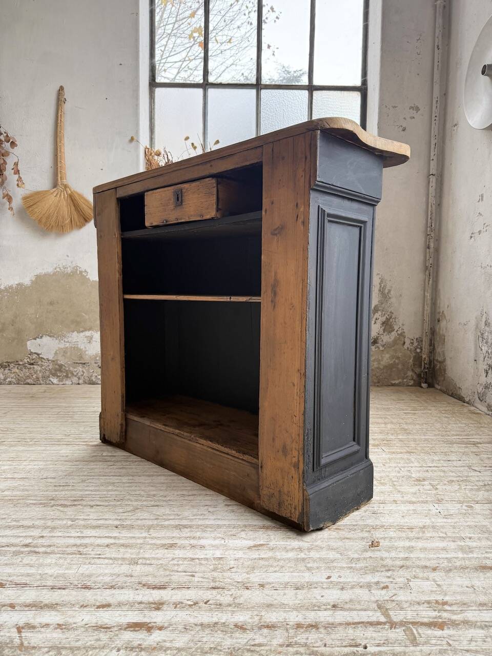Floral 1920s trading counter