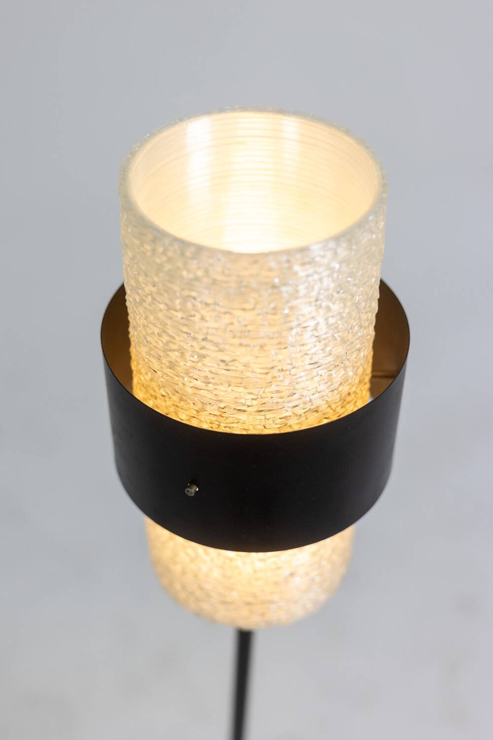 Tripod lamp in granite lucite and lacquered metal. 1950s.