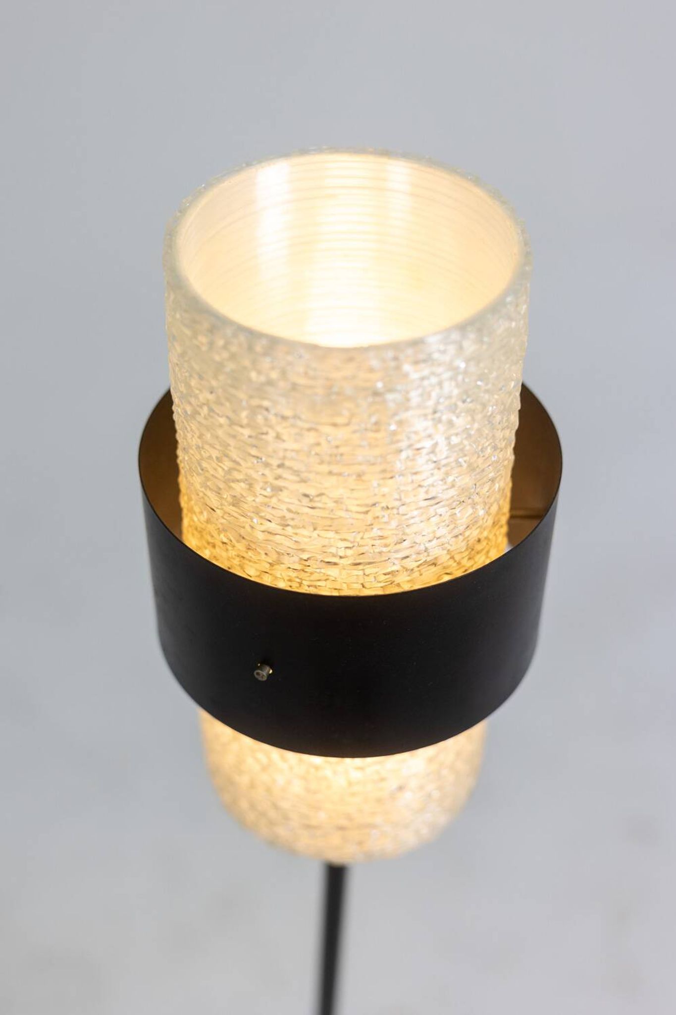 Tripod lamp in granite lucite and lacquered metal. 1950s.