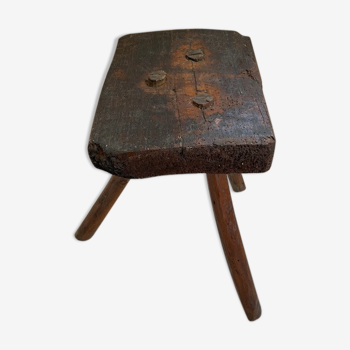 Tabouret tripode brutaliste