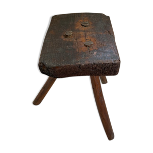 Tabouret tripode brutaliste