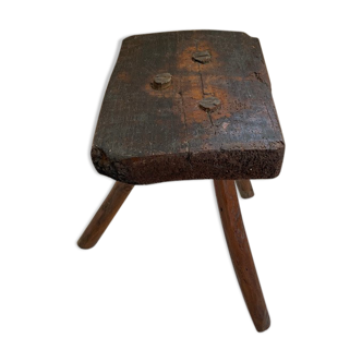 Tabouret tripode brutaliste