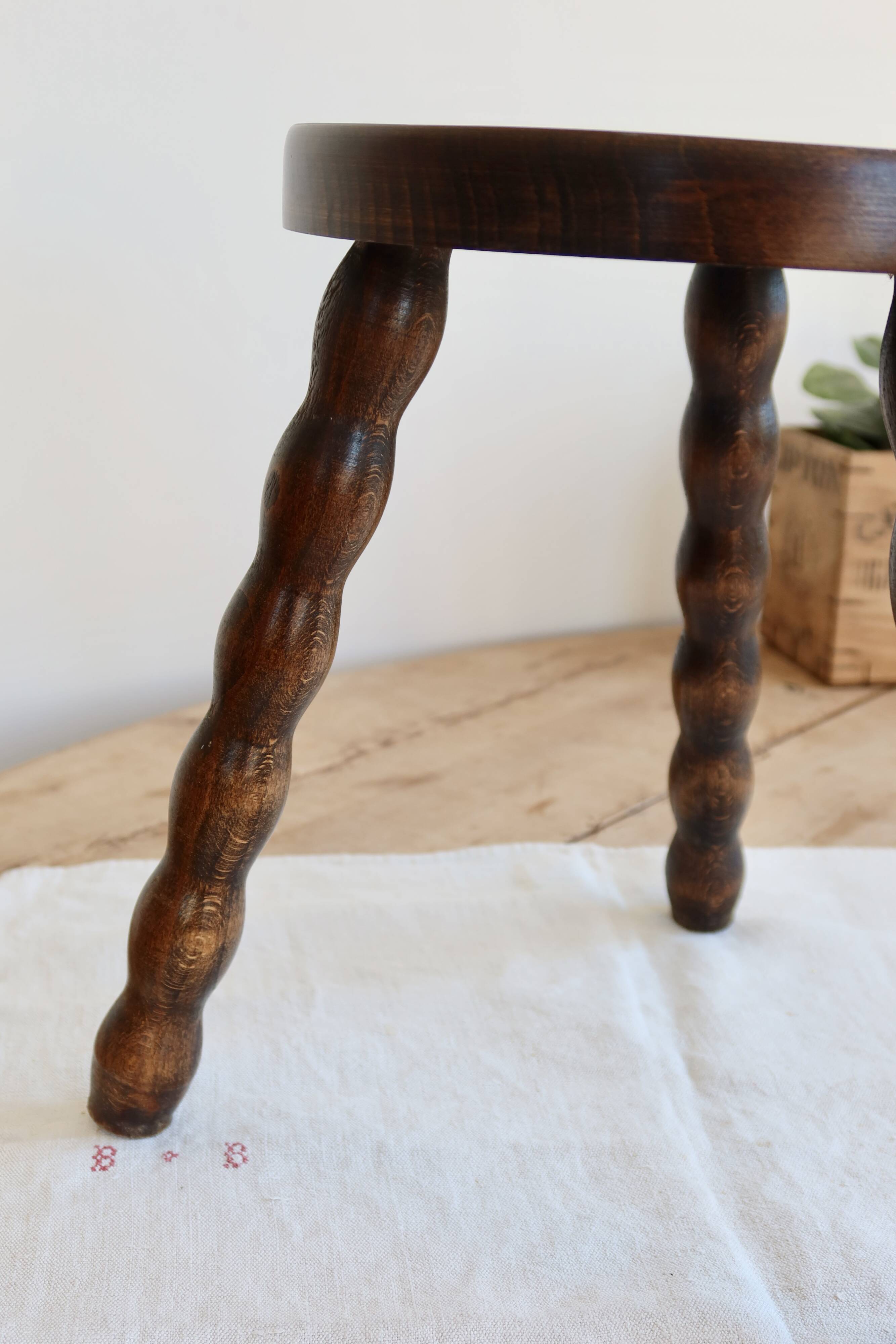 Antique wooden tripod milking stool - Turned legs