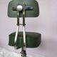 Chaise pivotante en skaï vert et acier chromé, Pullman, 1960