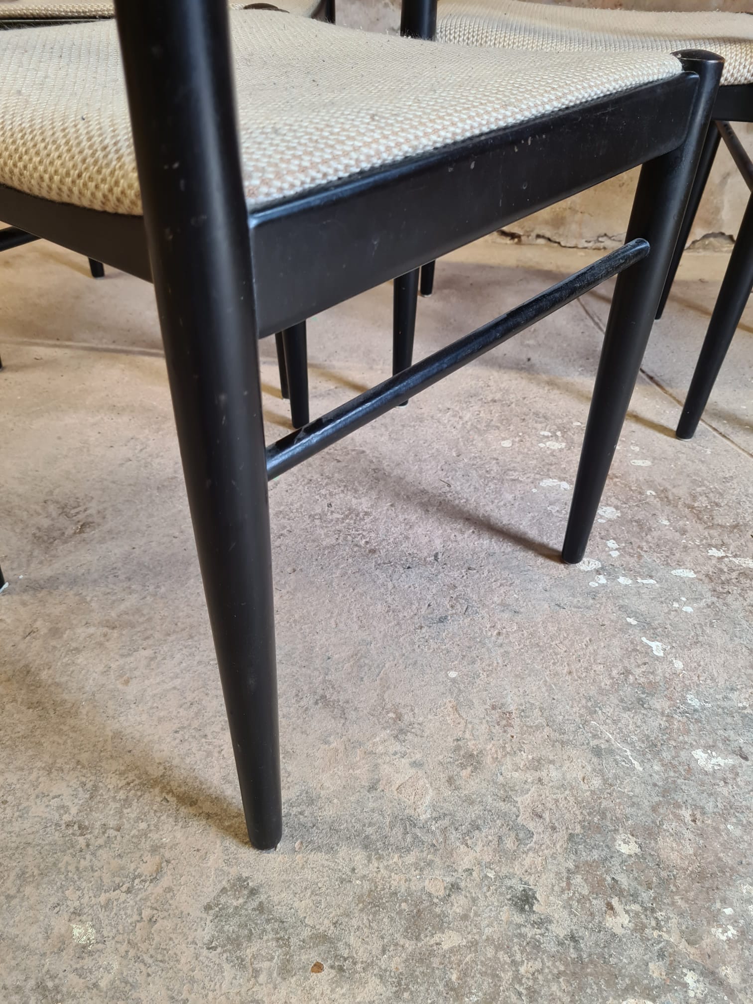 4 vintage wooden chairs 70"