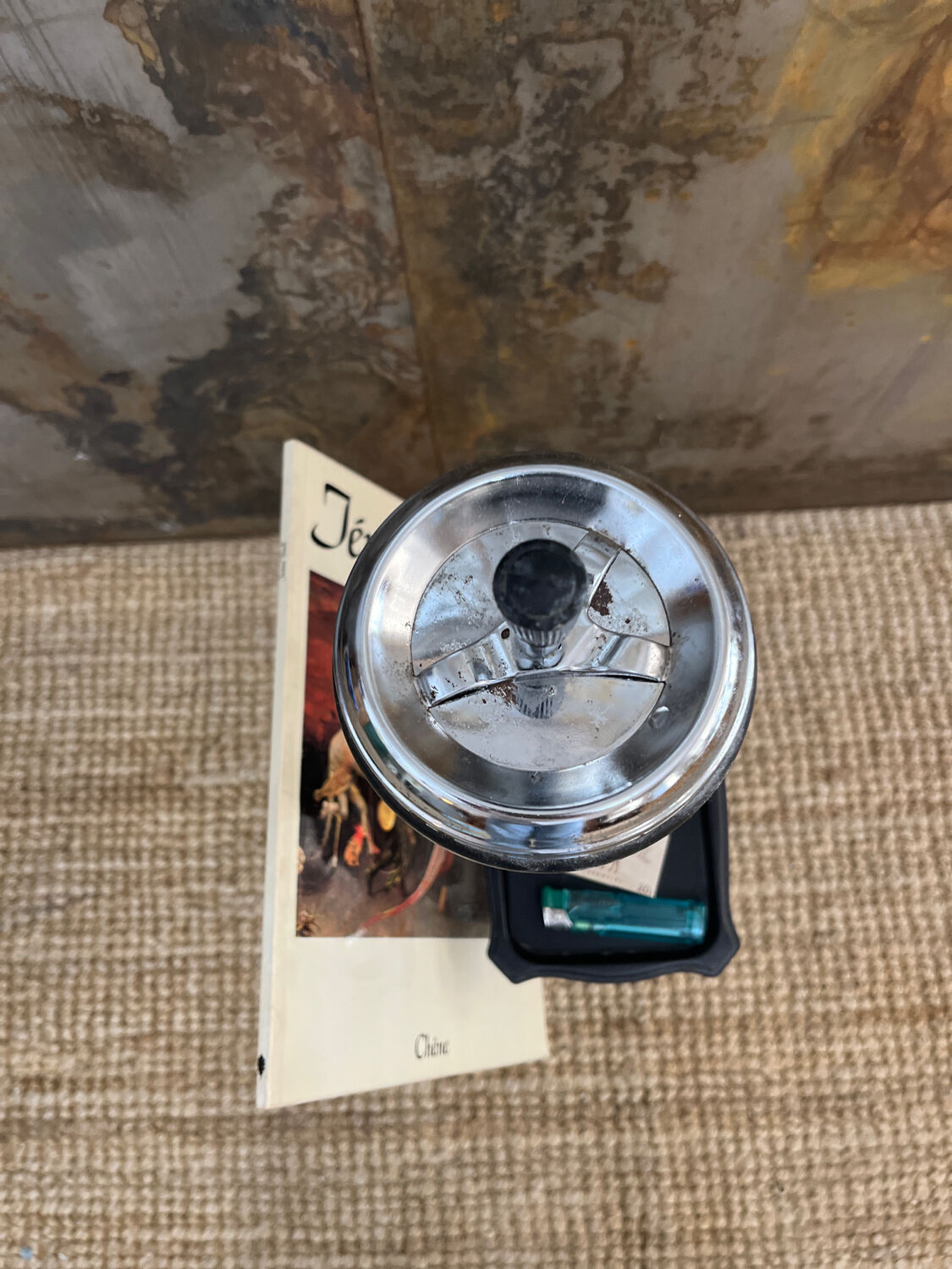 Ashtray on feet review holder