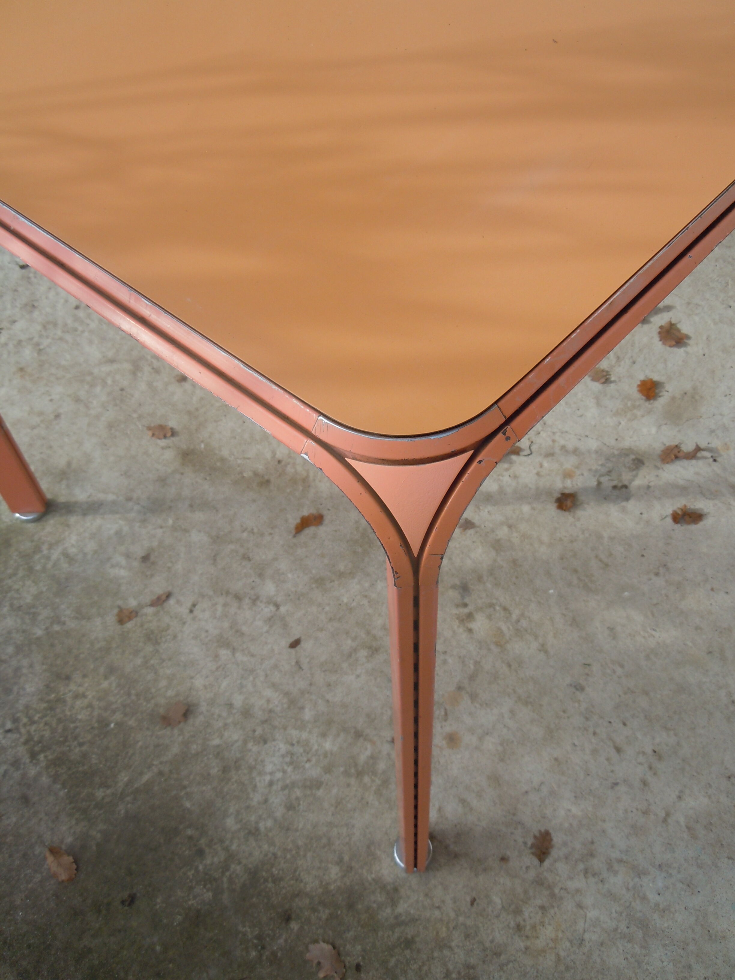 Dassas Pierre Paulin lar table vintage design 1973