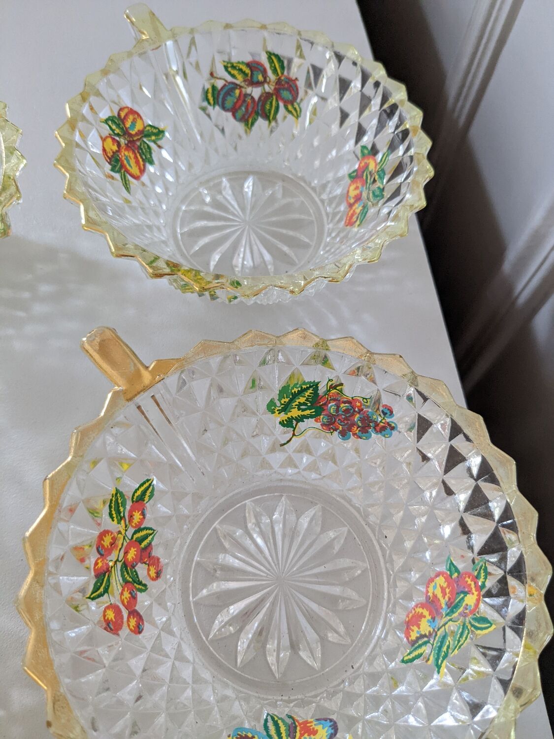 6 cups in chiseled glass