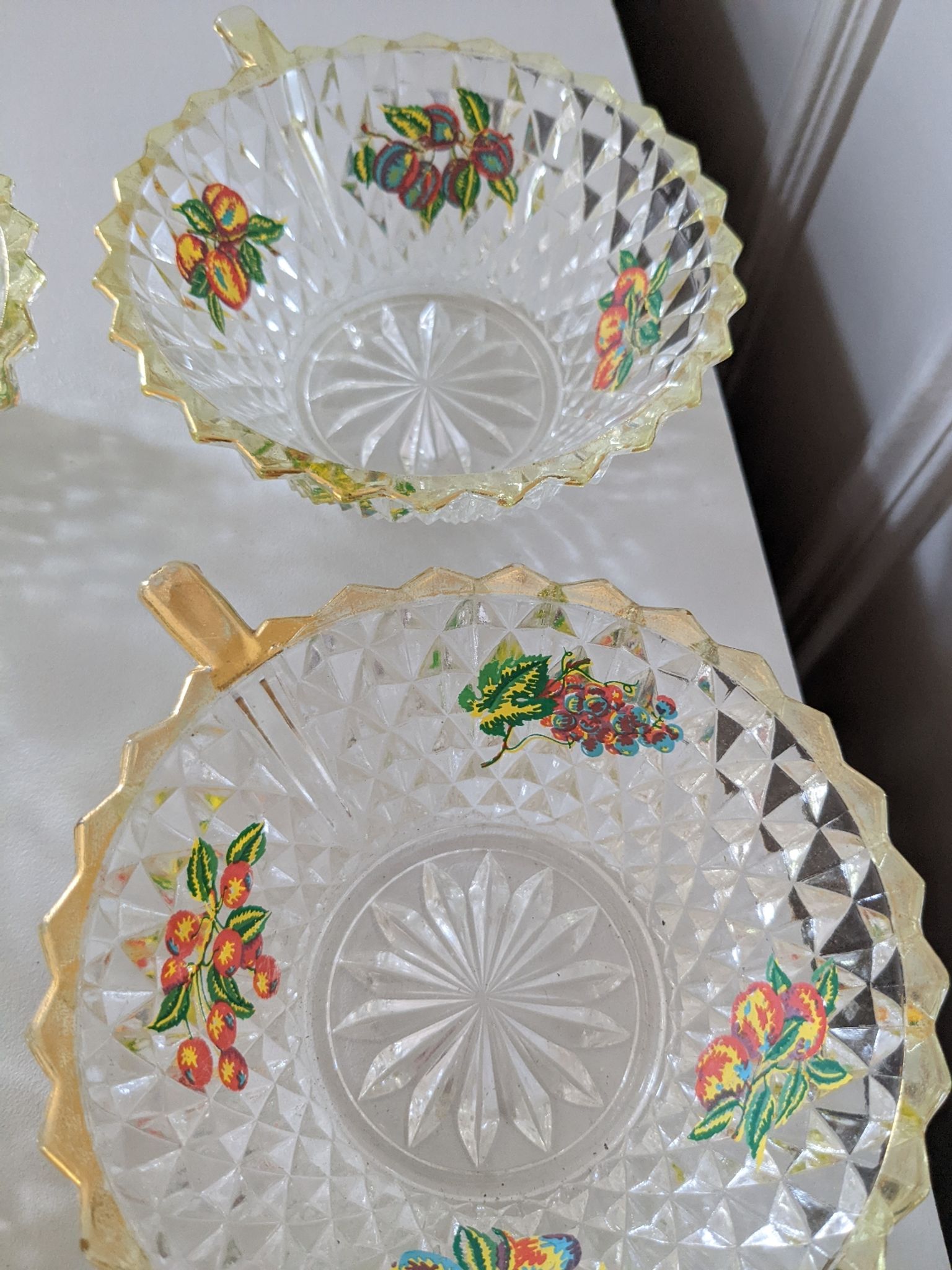 6 coupelles en verre ciselé