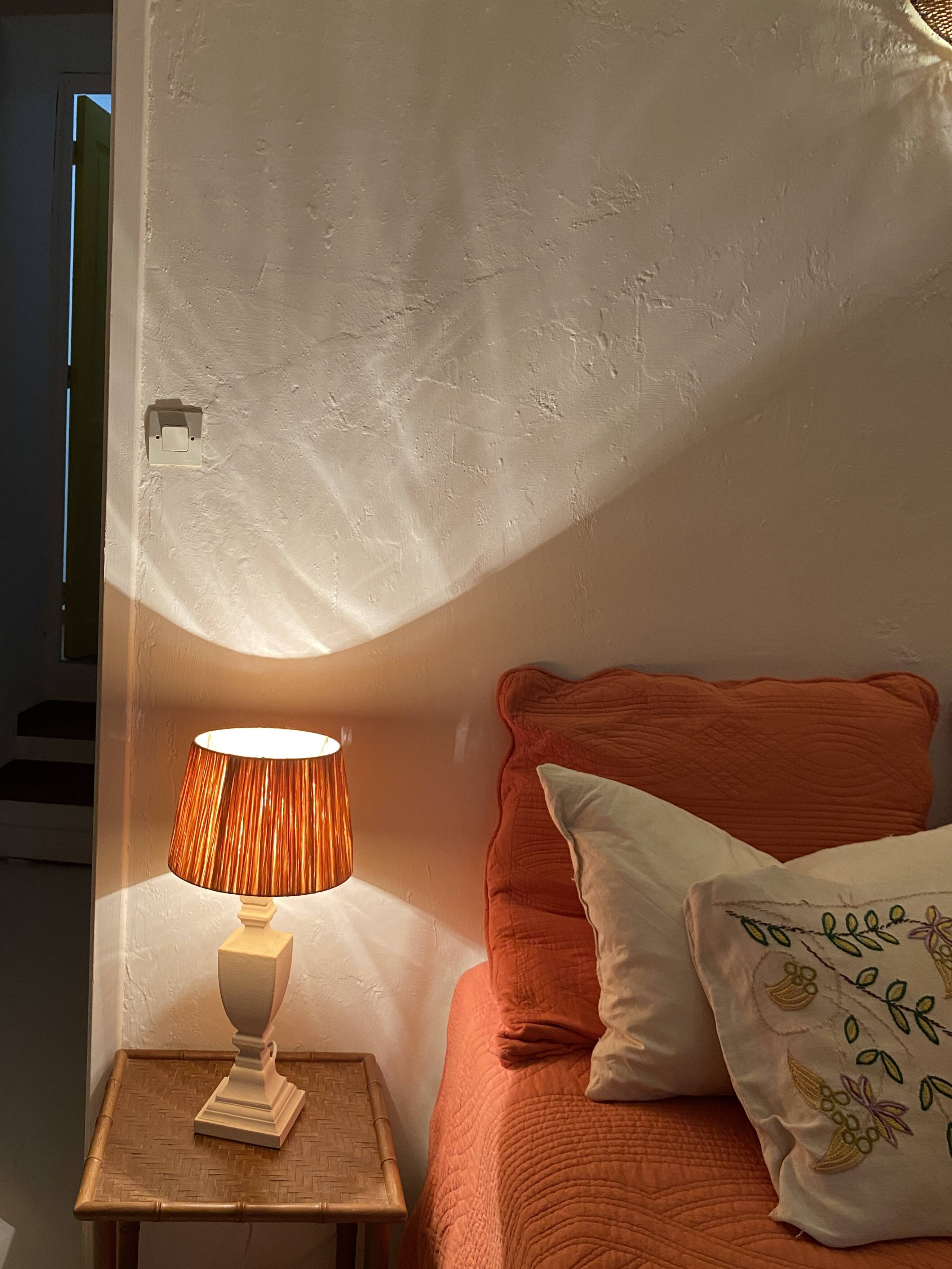 Wood and plaster lamp, new 2M cable, raffia lampshade