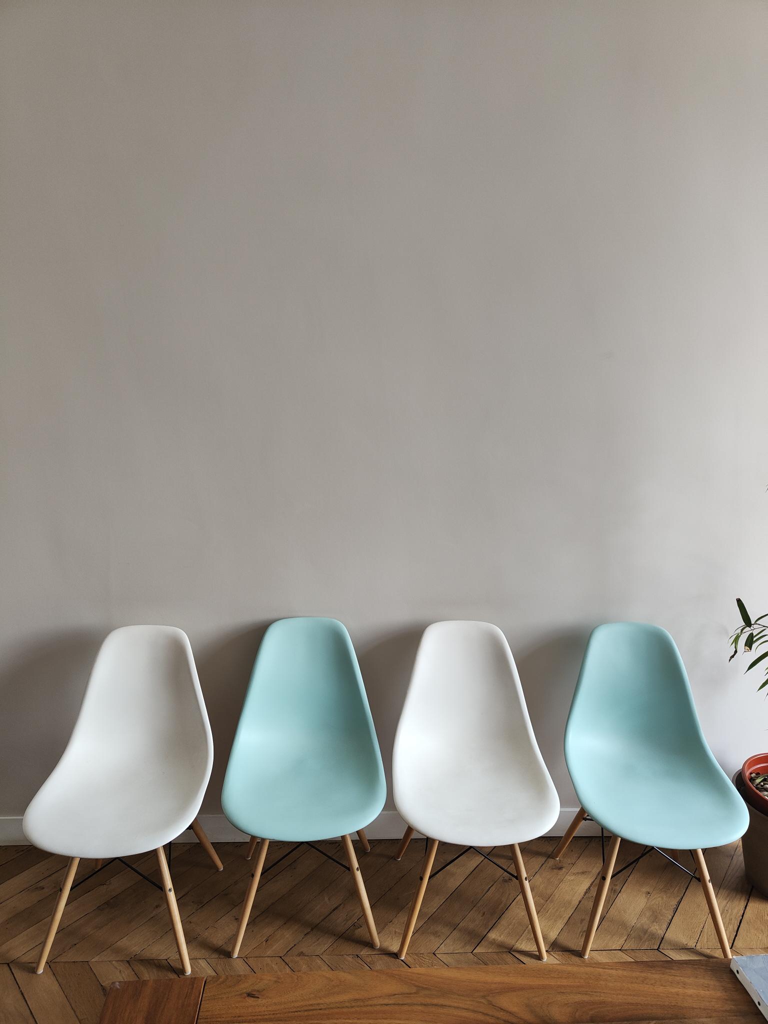 Lot de 4 chaises de Charles & Ray Eames pour Herman Miller
