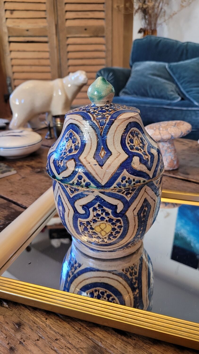 Pot in painted earth