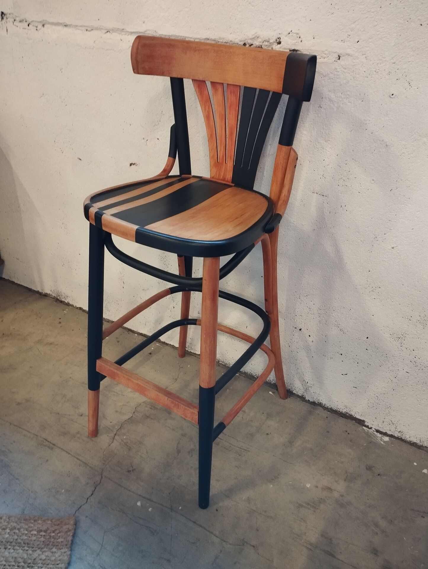 Bar stool