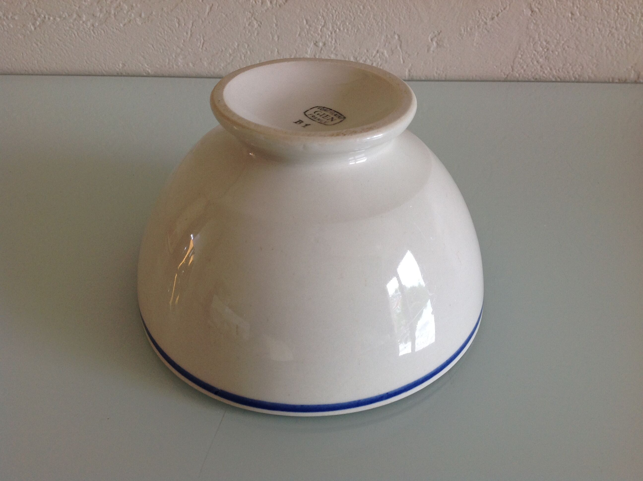 Old white bowl with blue gien porcelain eder