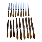 18 Wiskemann table knives in horn