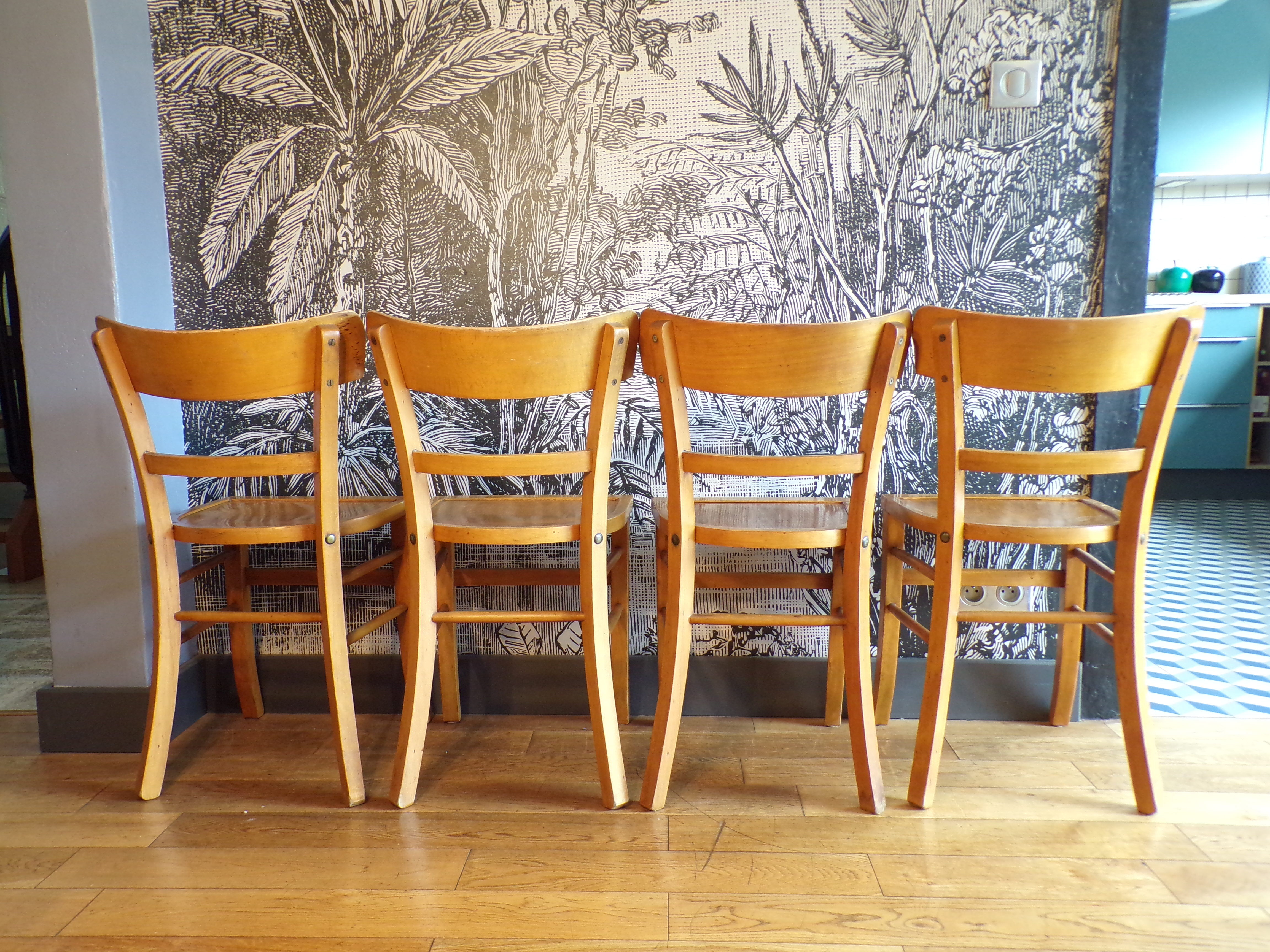 Suite 4 vintage bistro chairs