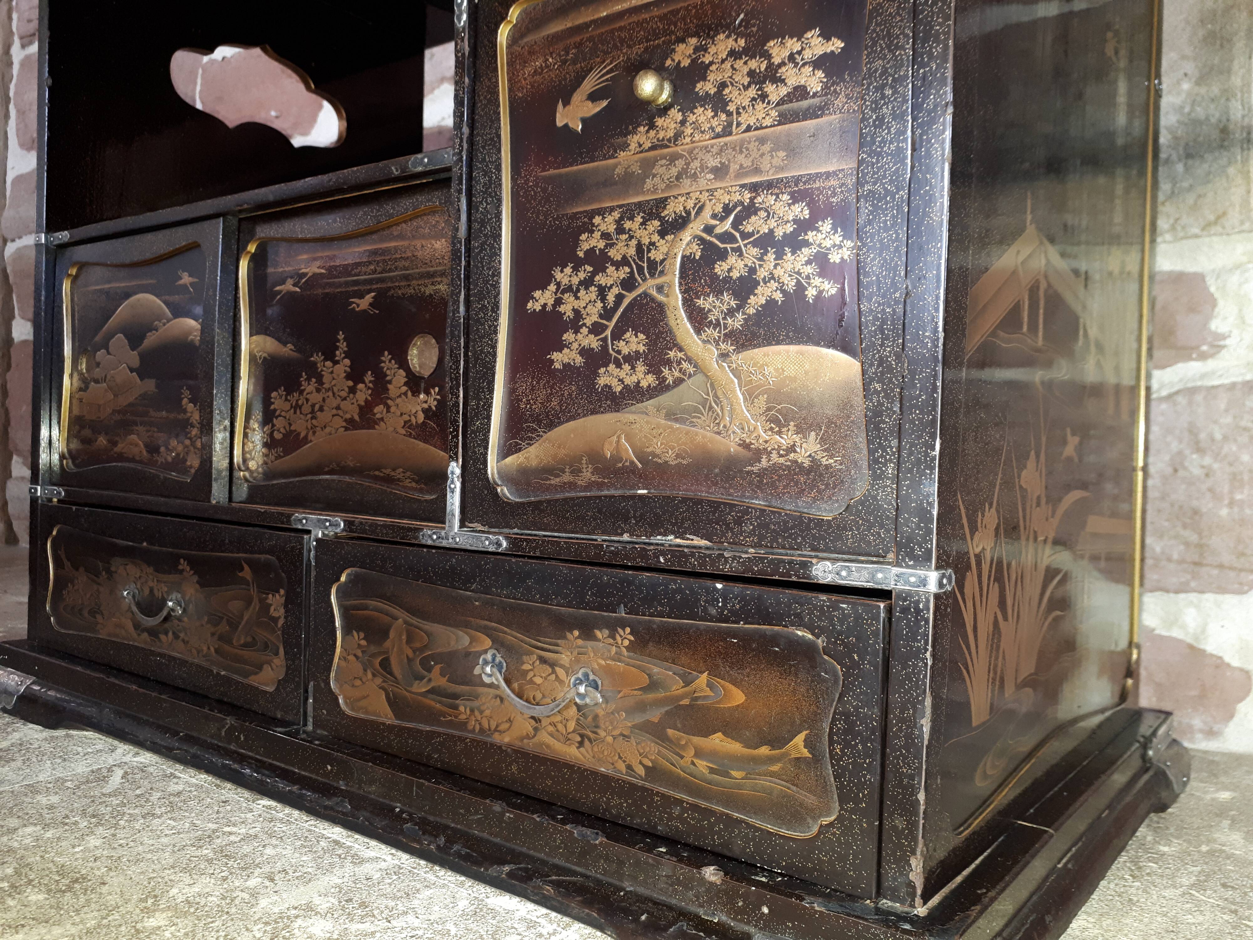 Small Japanese Lacquered Kazaridana Cabinet, Japan Edo Period