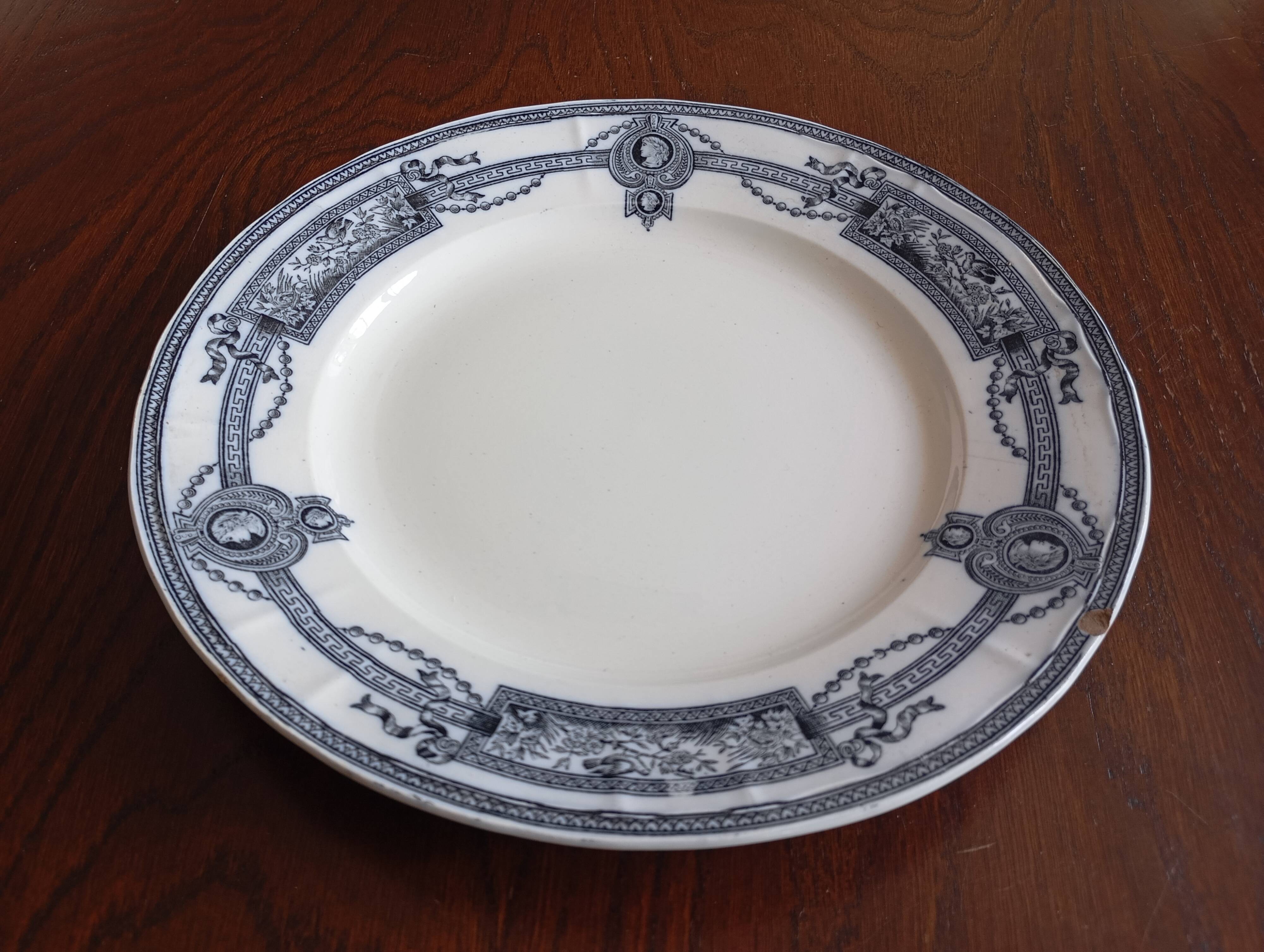 Assiette plate en terre de fer 