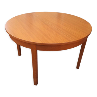 Table scandinave