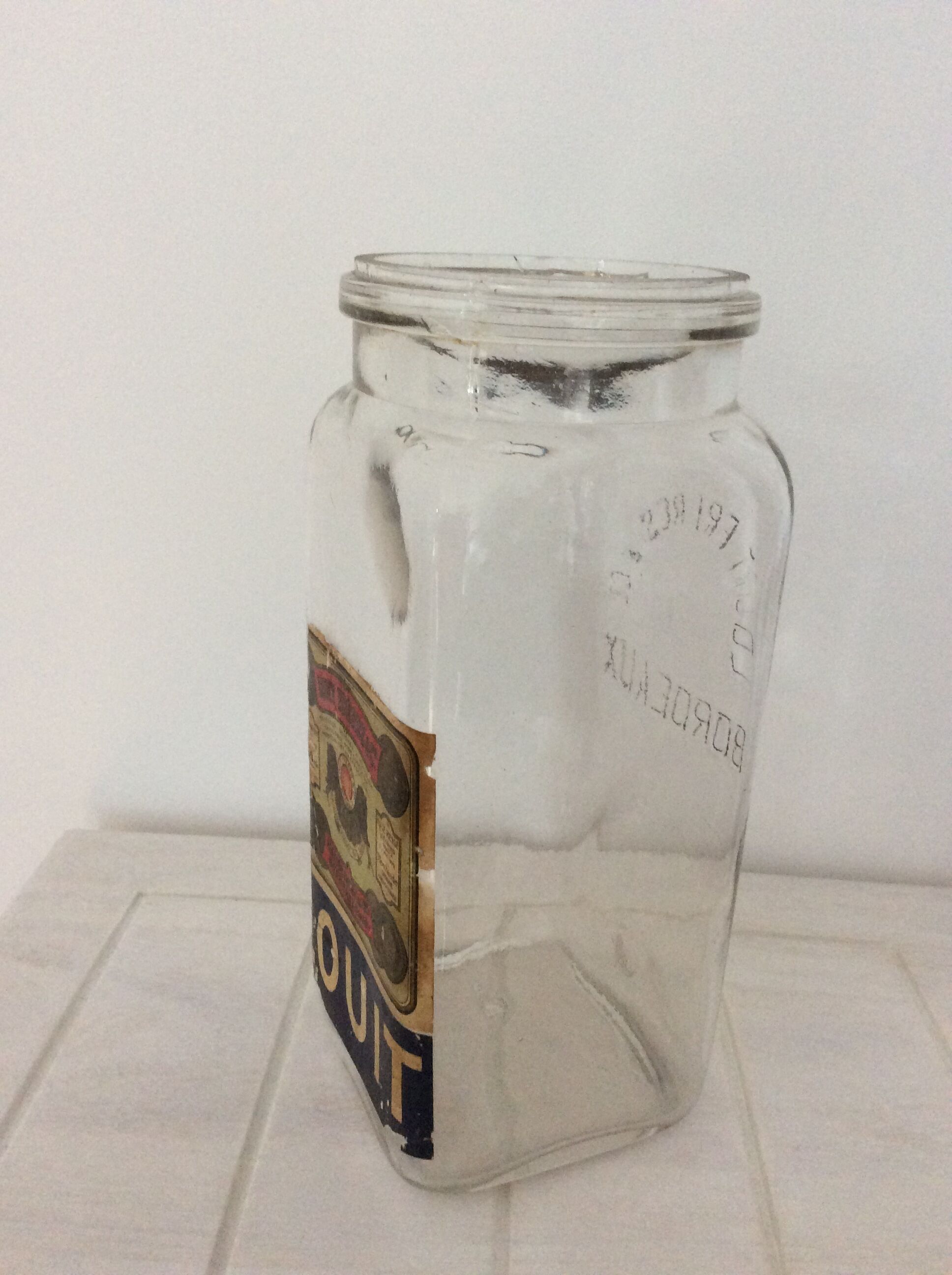 Old jar Louis Frères & Co Bordeaux 2 l. With label - blown glass