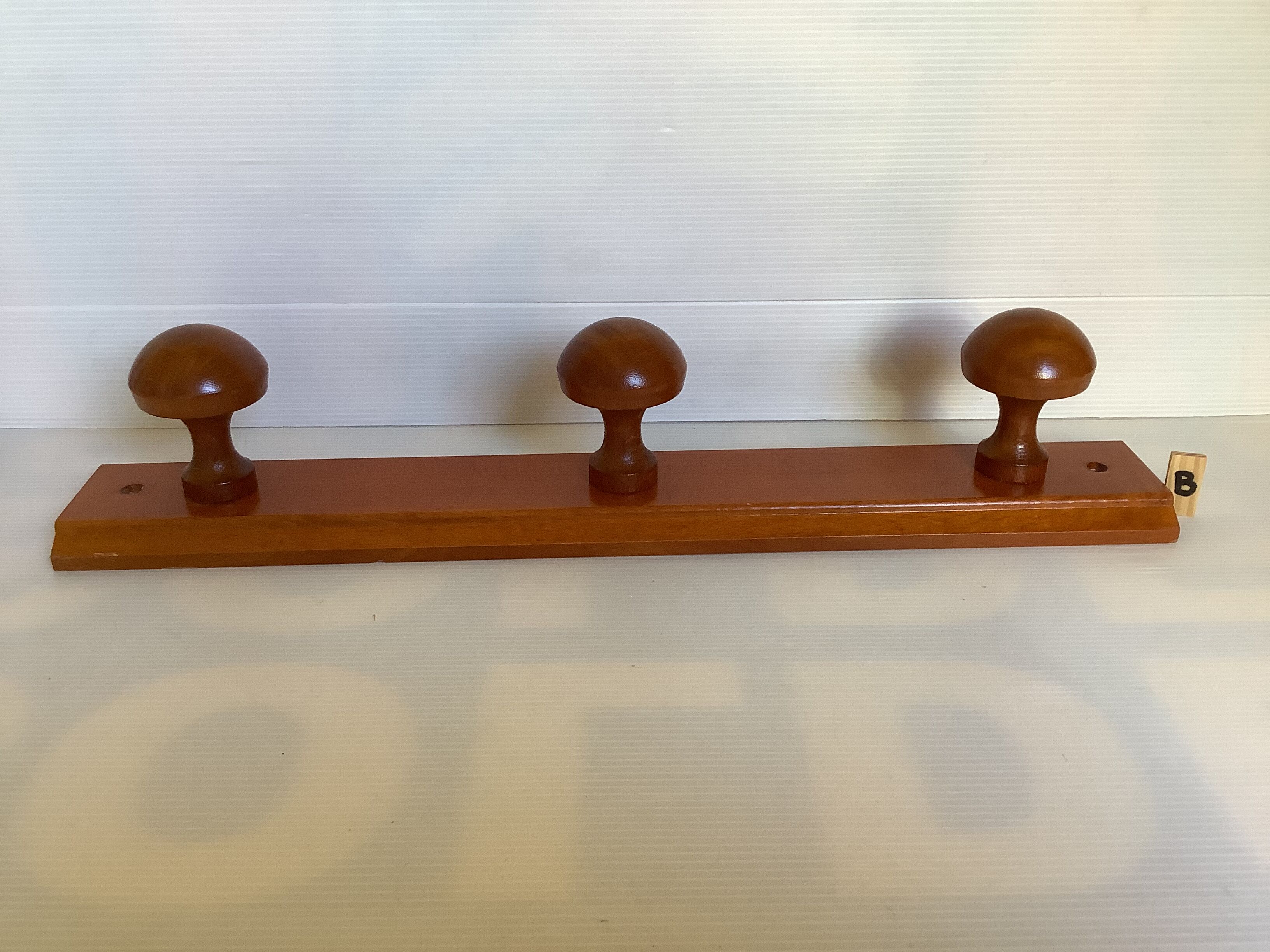 Porte manteau patères en forme de champignons en bois
