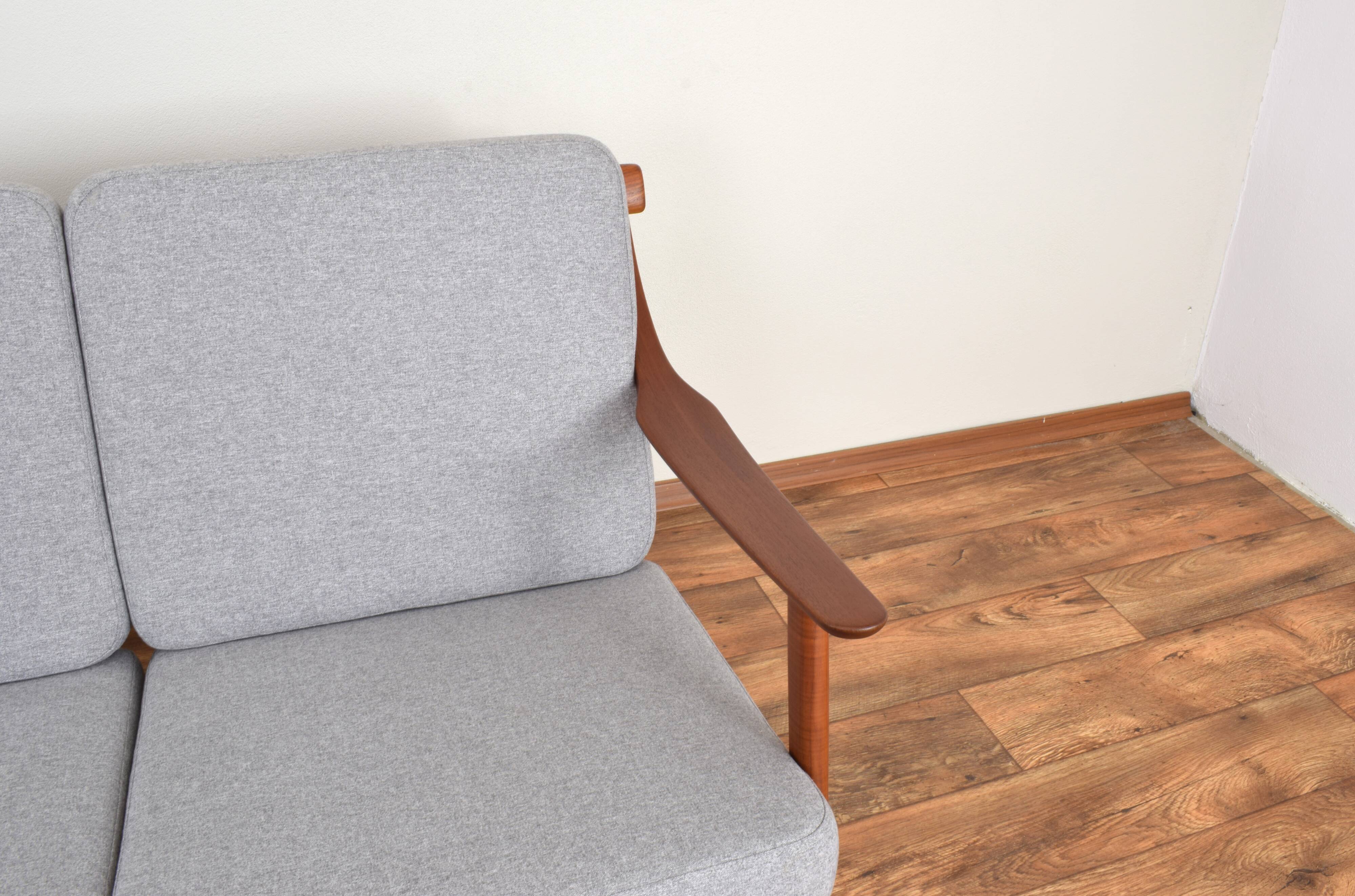 Canapé Mid-Century danois en teck par Arne Hovmand-Olsen pour Mogens Kold, années 1960.