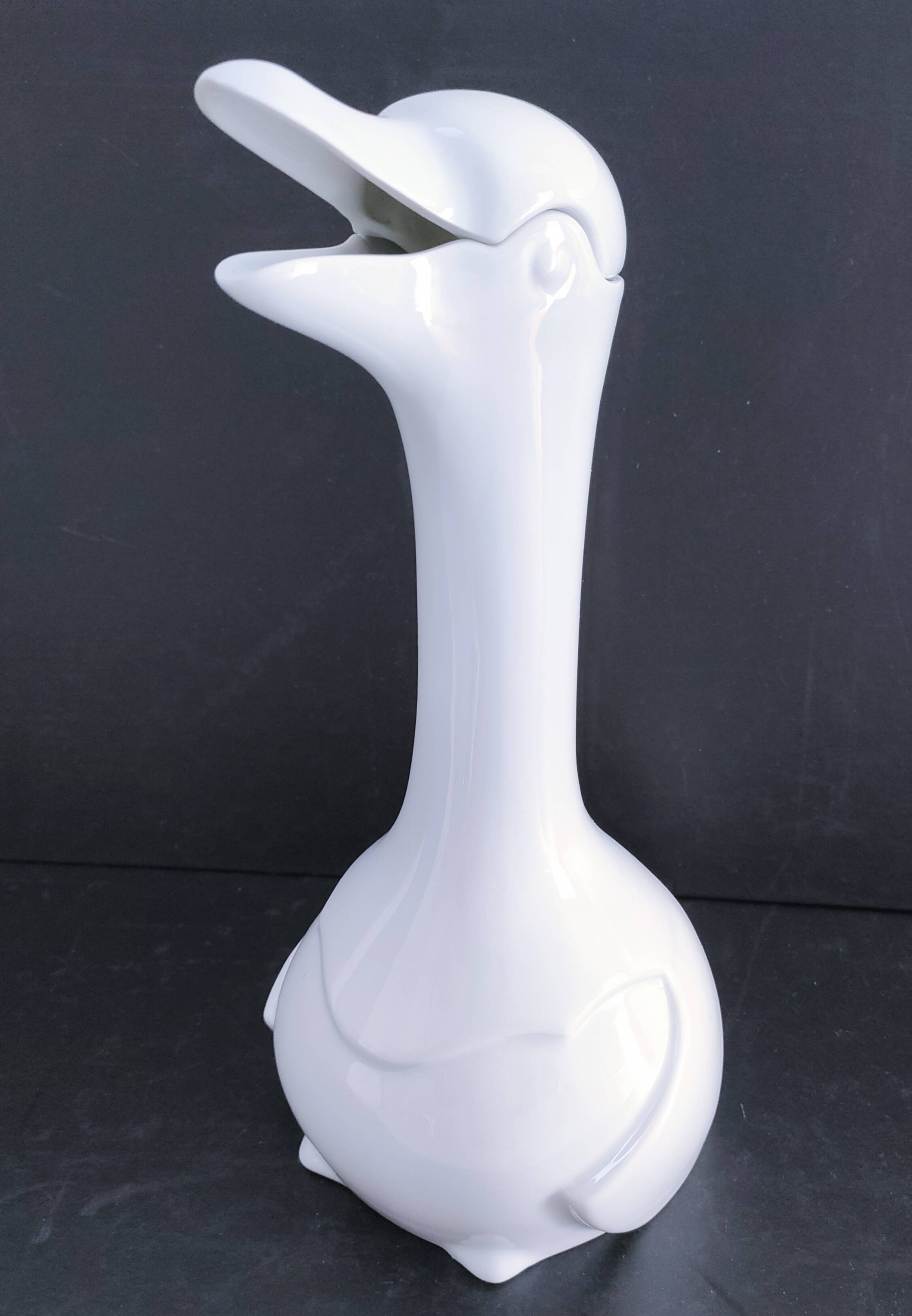 Porcelain bird carafe