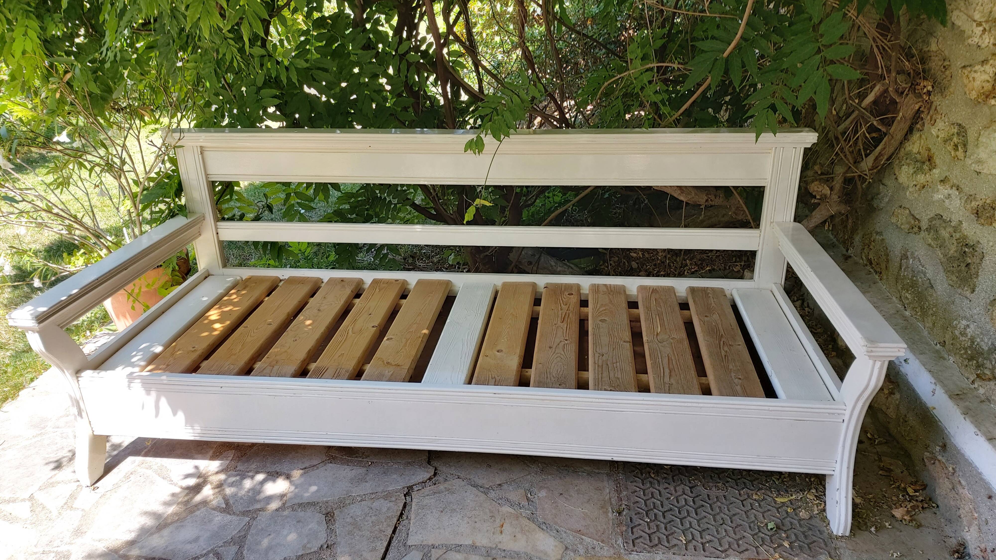 wooden bench