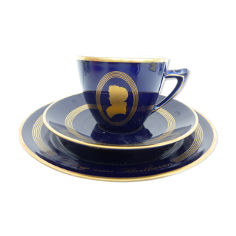 Tasse et sous tasse et soucoupe porcelaine Danoise B&G  bleu et or motif : Beethoven