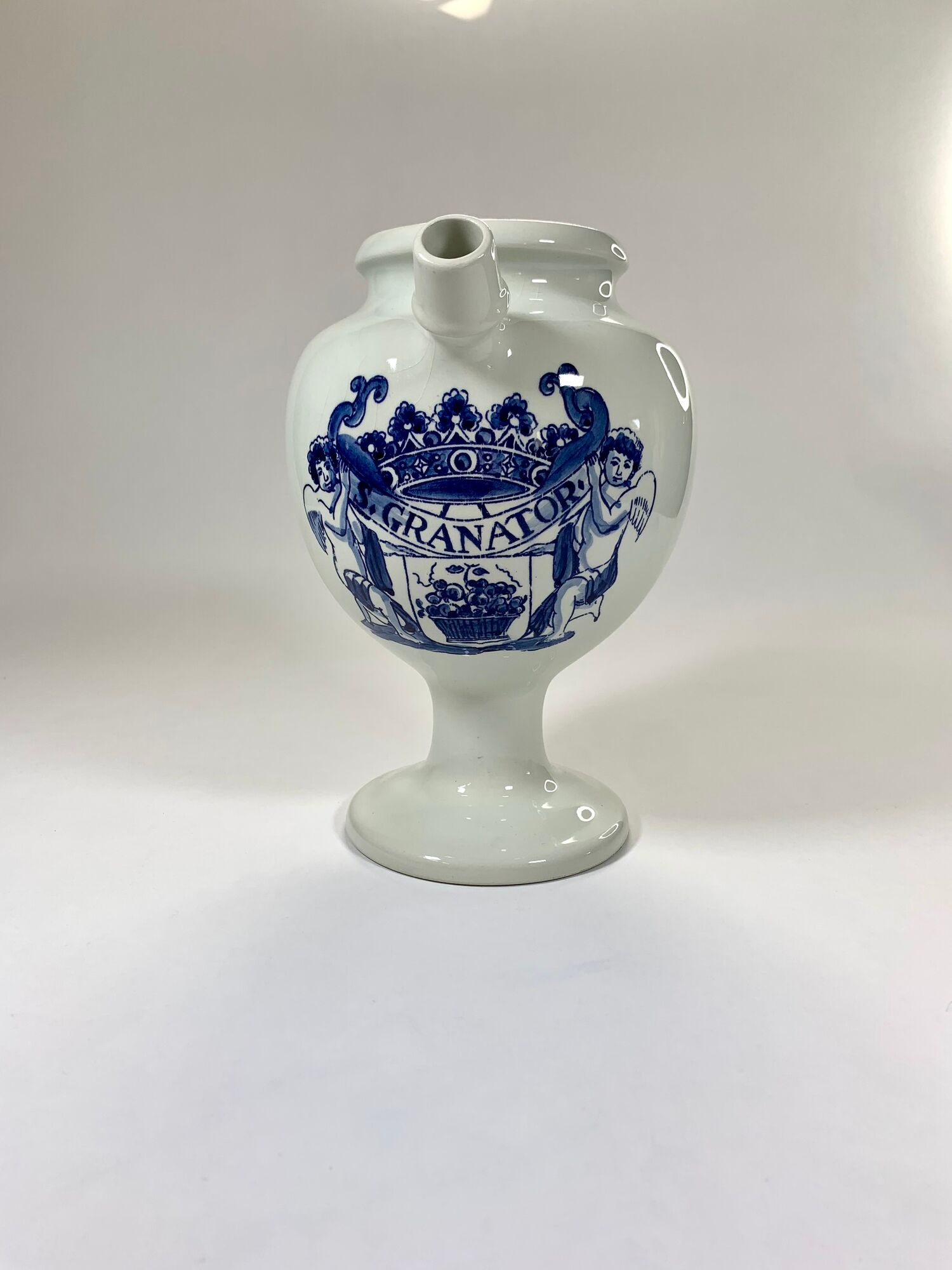 Apothecary pot, pouring model, Delft earthenware pharmacy hand-painted blue décor