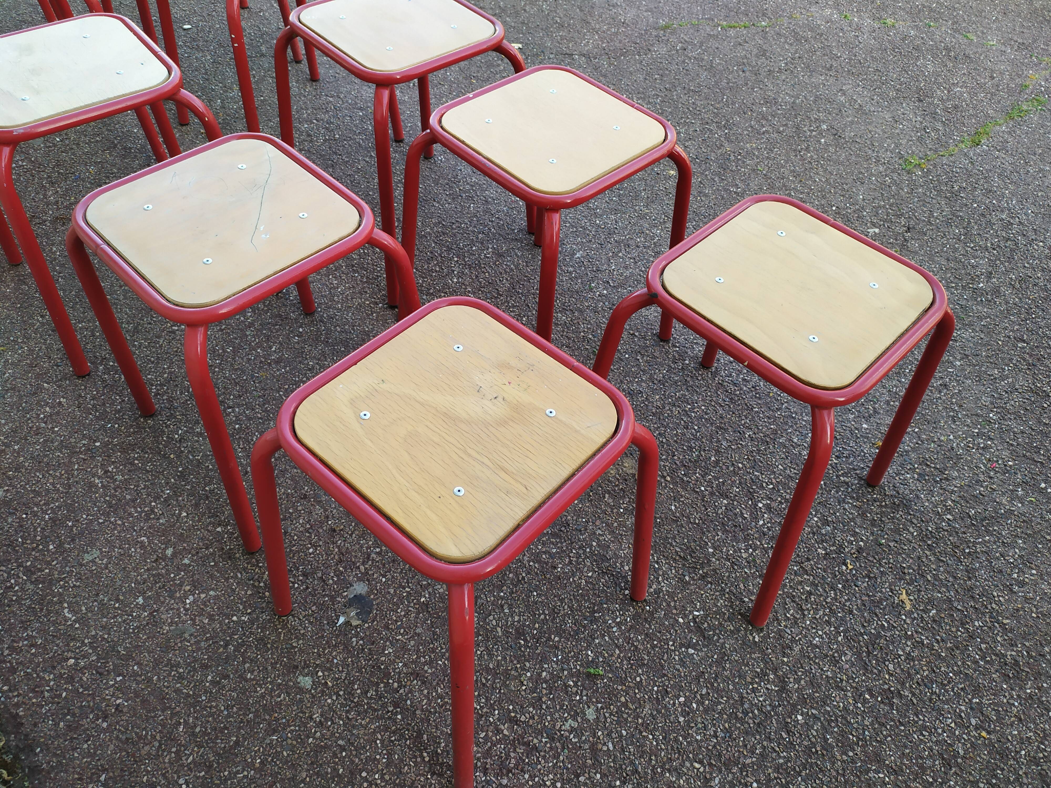 Lot de 10 tabouret bas carré en métal rouge - bois - atelier - industriel