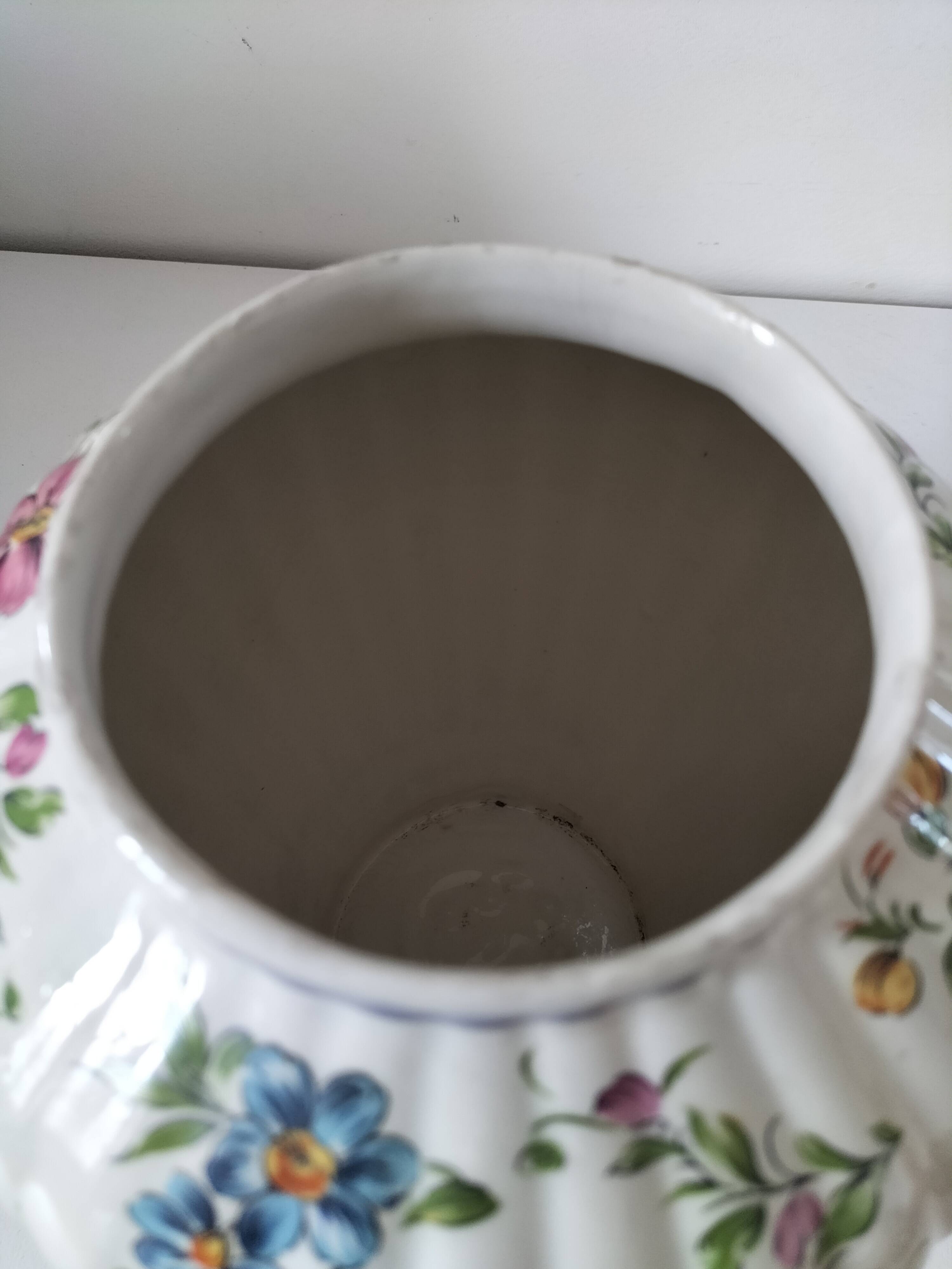 Antique vase with floral decoration in enamelled earthenware – timeless charm