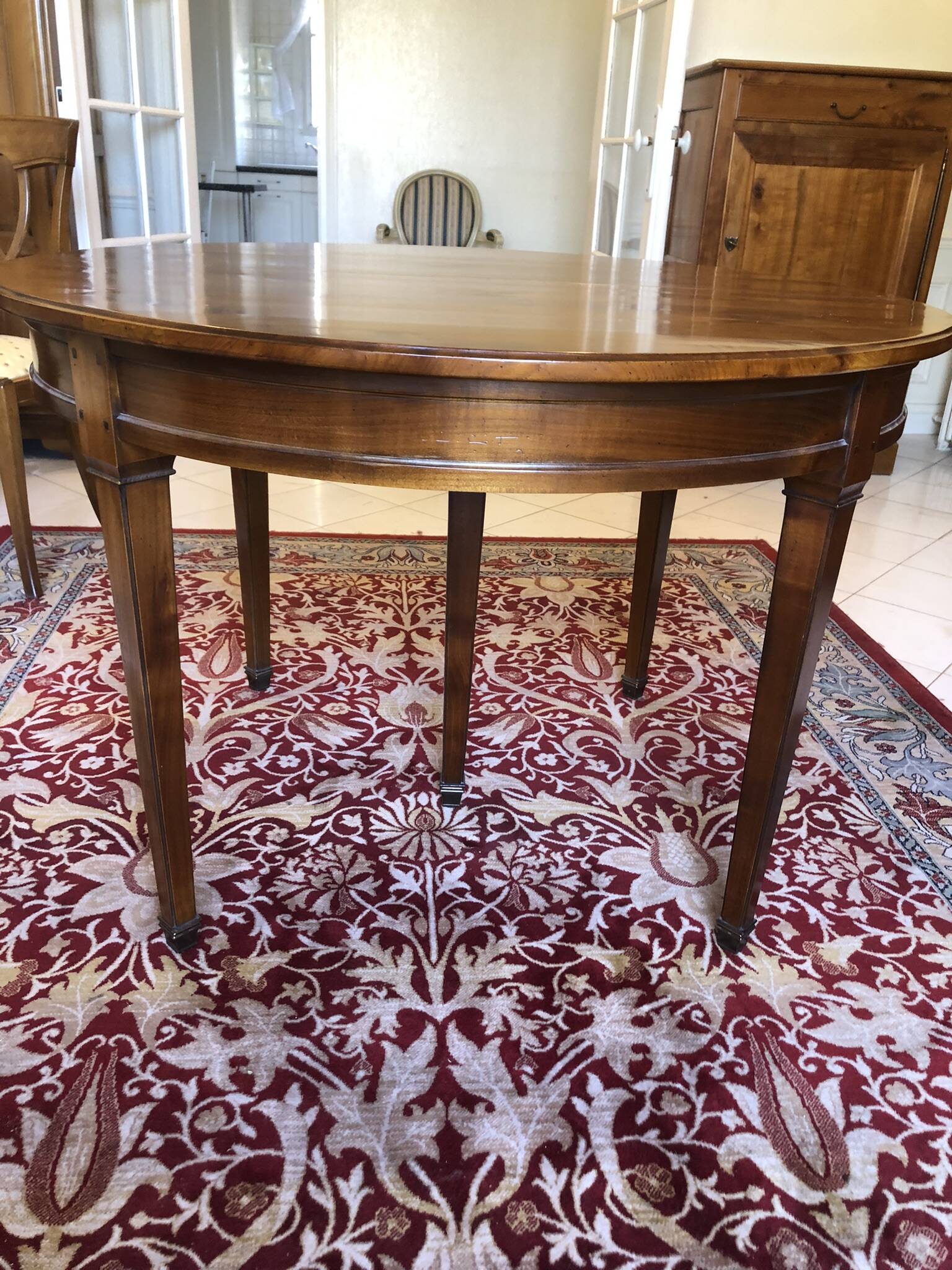 Table ronde en merisier